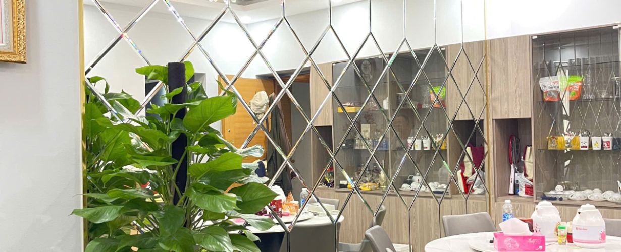 Lắp đặt và bàn giao vách gương bàn ăn 